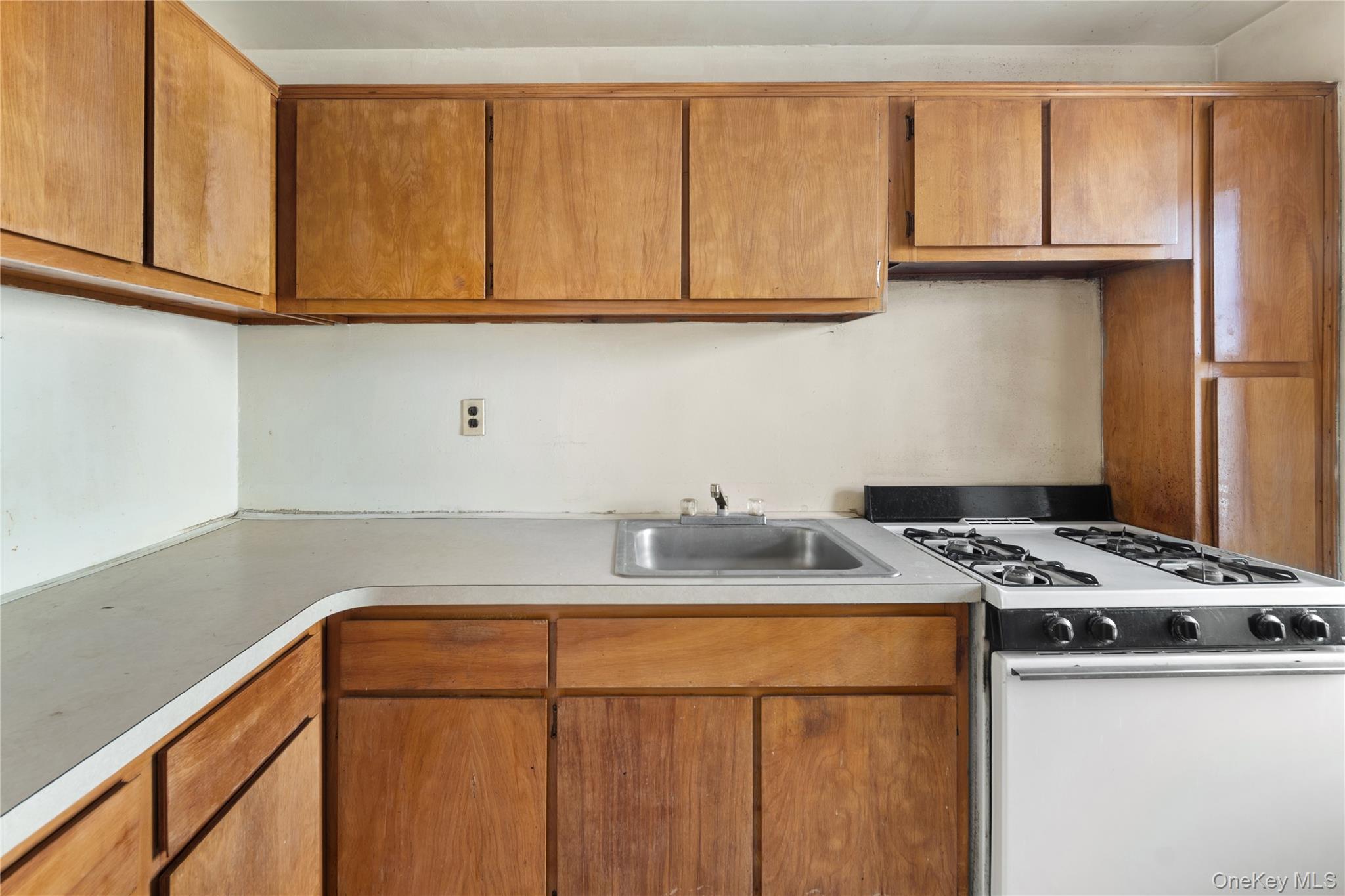 370 Westchester Avenue 2n Property Photo 5