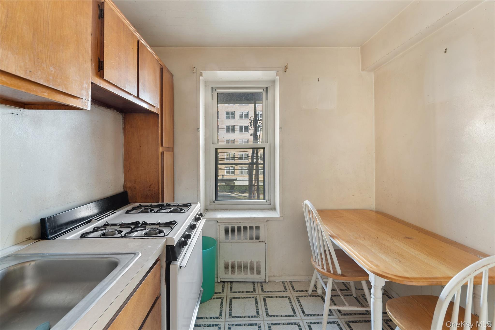 370 Westchester Avenue 2n Property Photo 6
