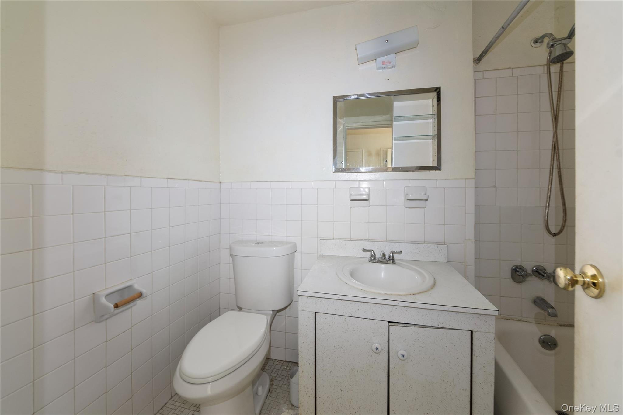 370 Westchester Avenue 2n Property Photo 14