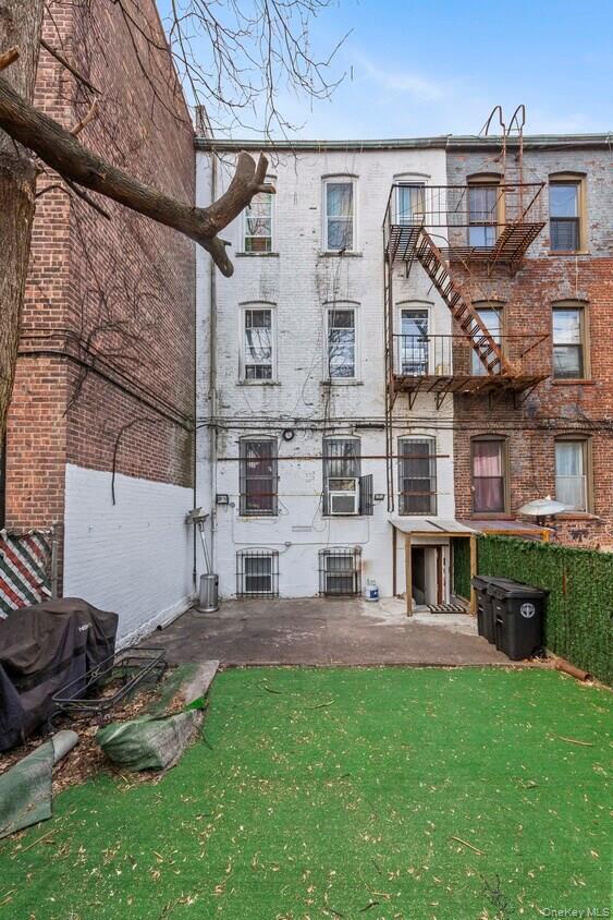 81-38 Baxter Avenue Property Photo 4