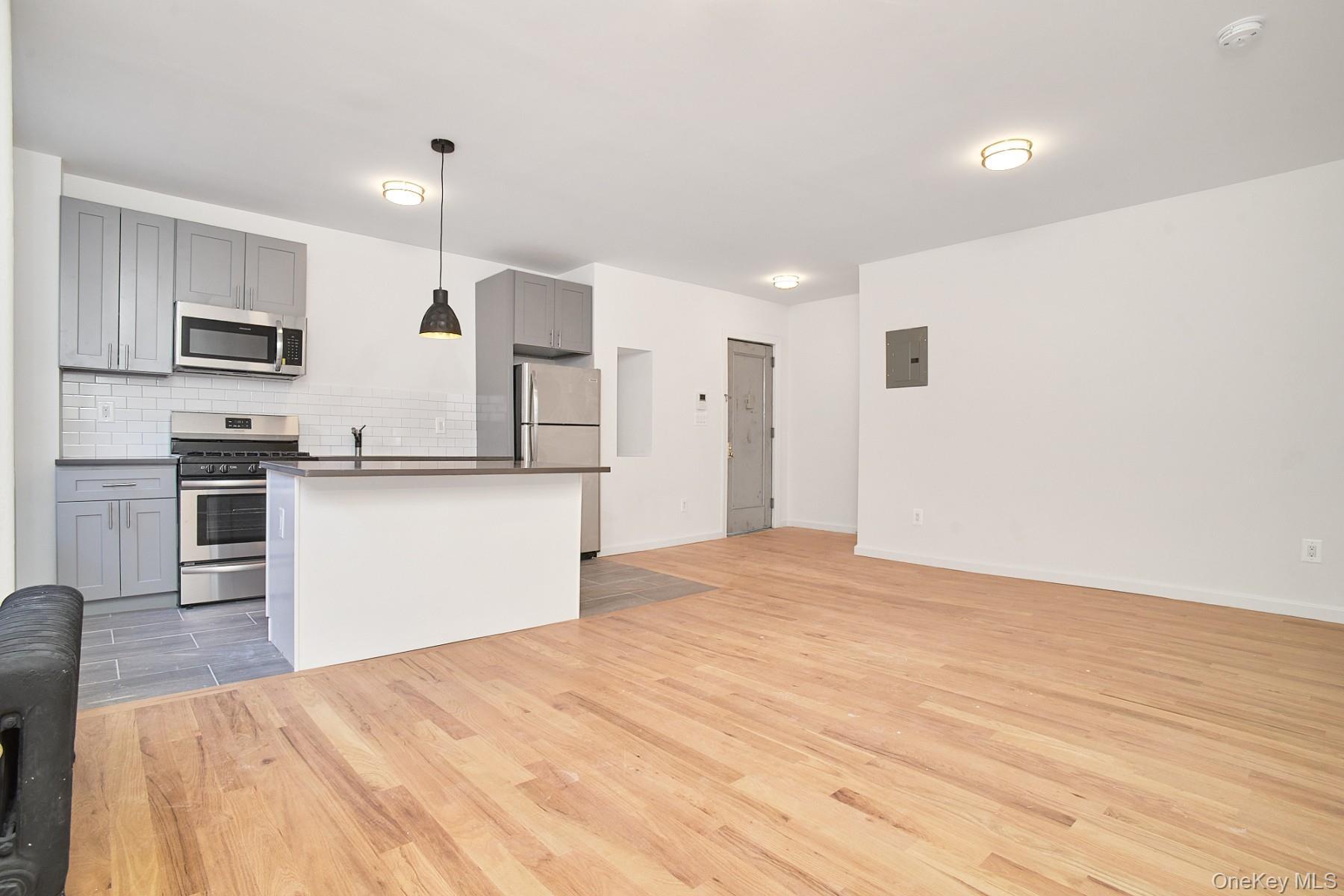 1069 Grant Avenue Property Photo 3