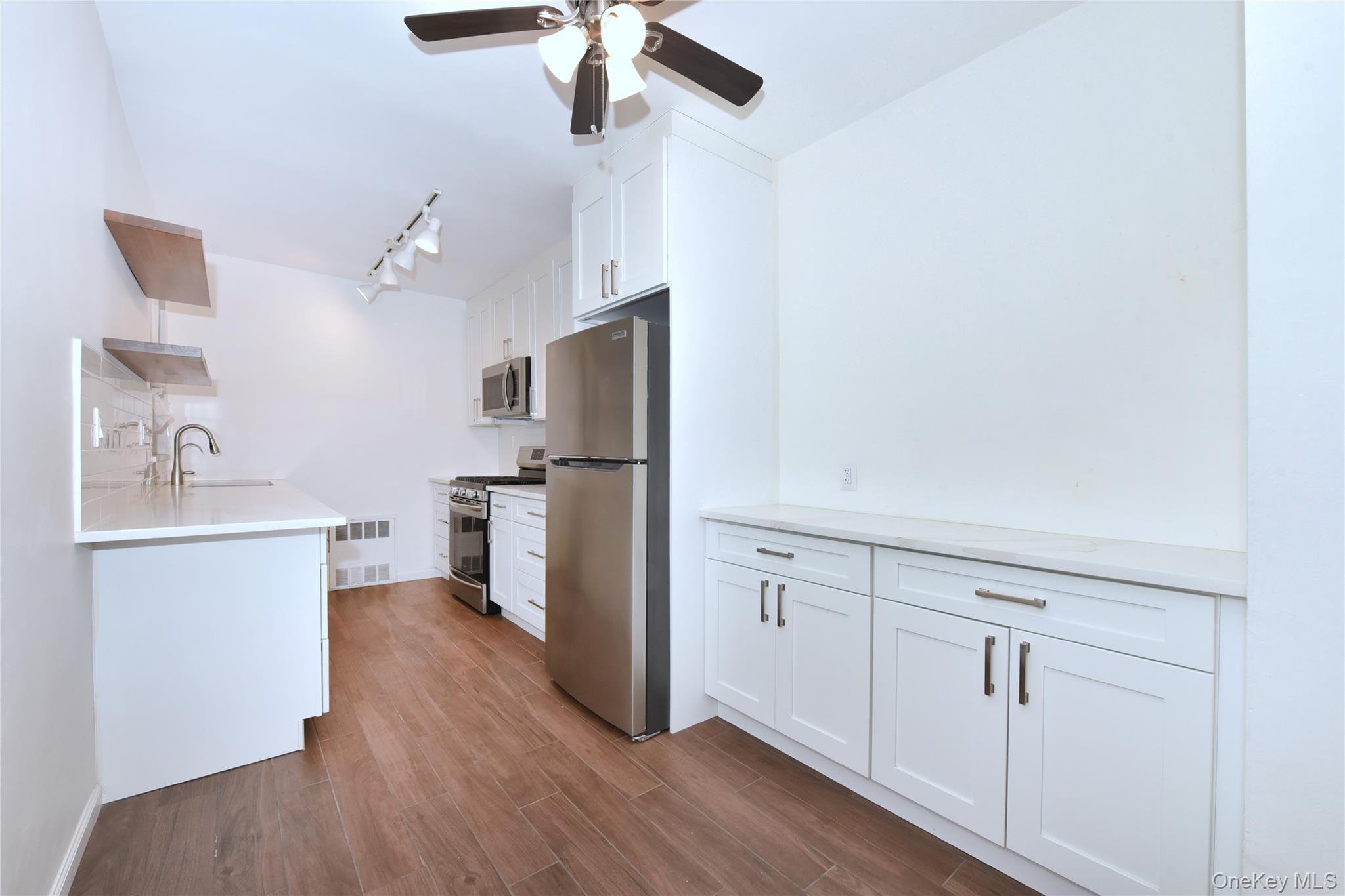15 Hill Park Avenue 1-l Property Photo 10