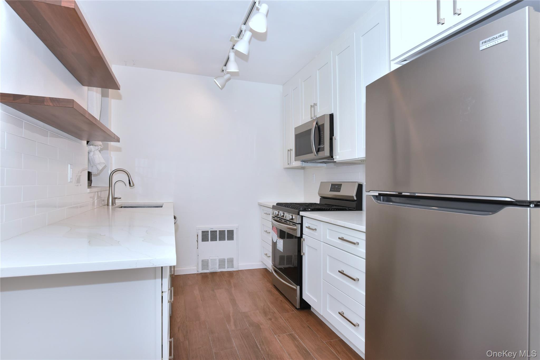 15 Hill Park Avenue 1-l Property Photo 11