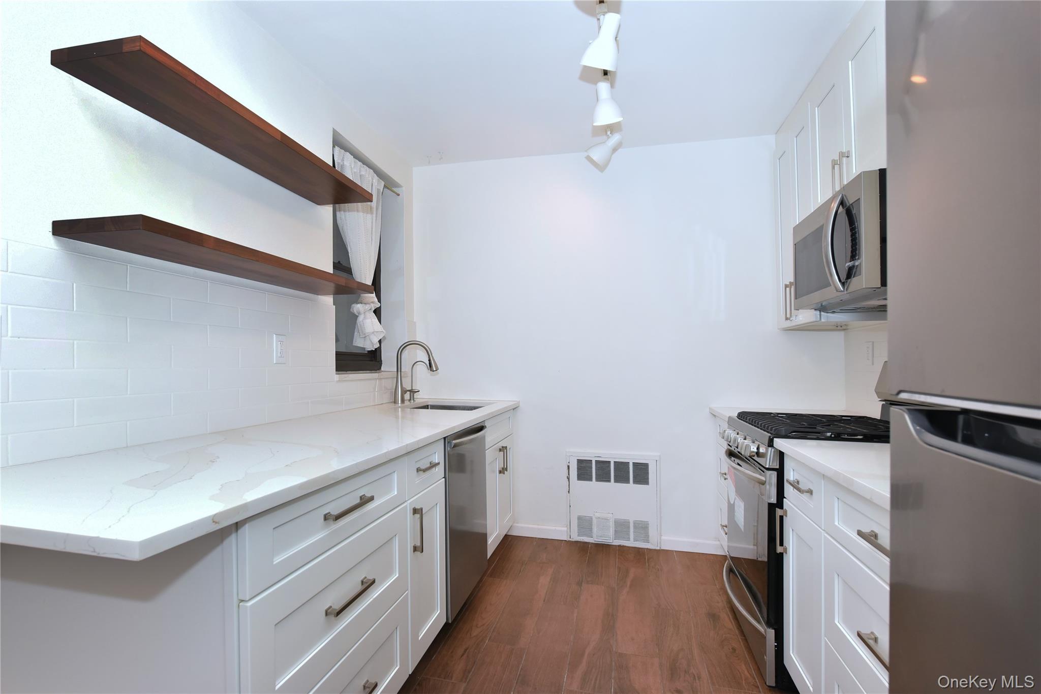 15 Hill Park Avenue 1-l Property Photo 12