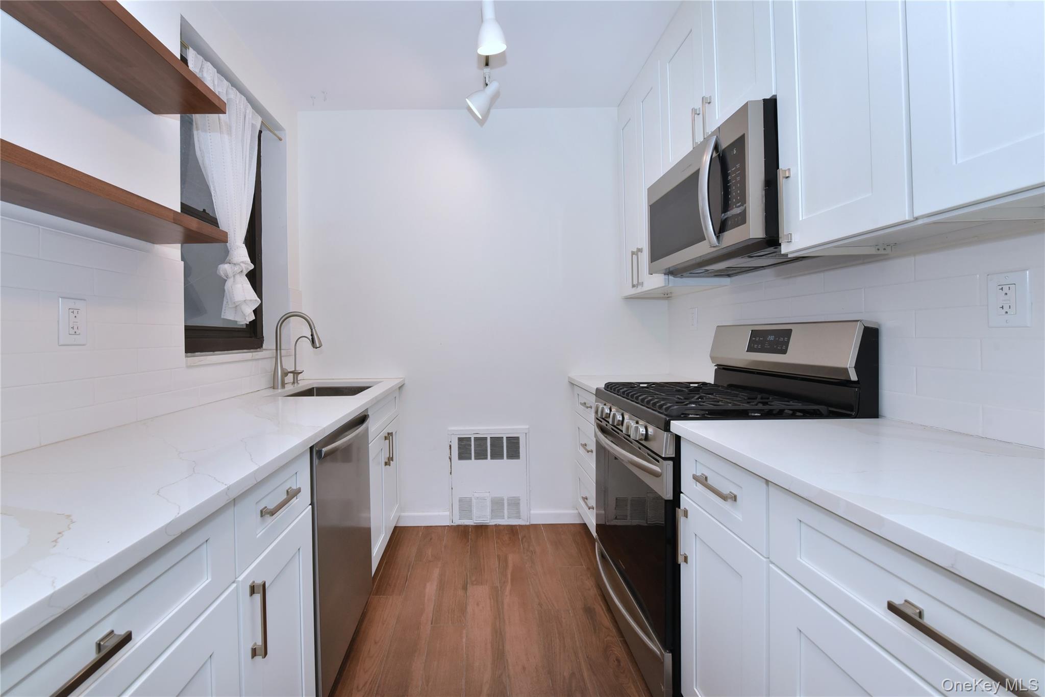 15 Hill Park Avenue 1-l Property Photo 13