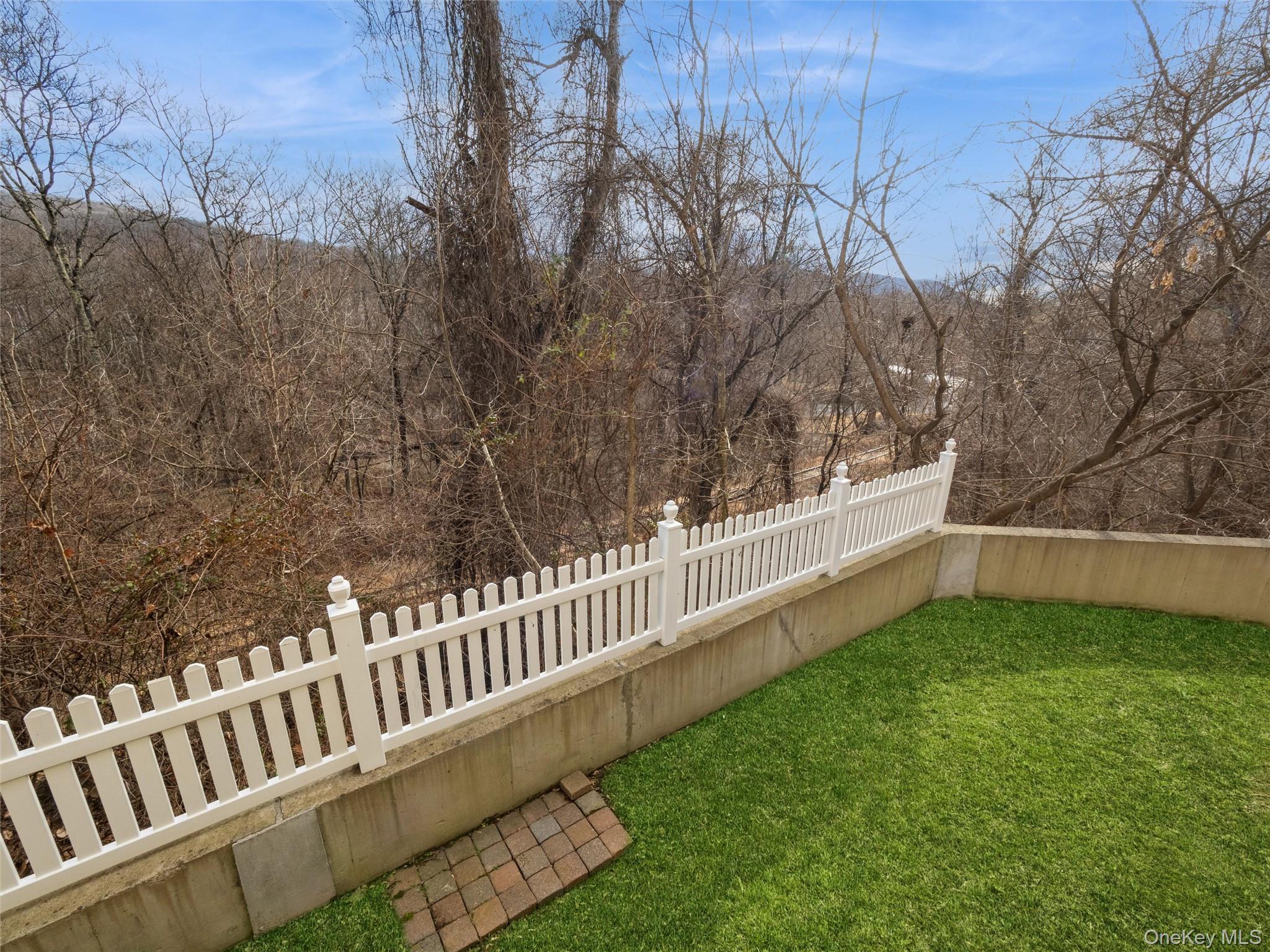 43 Aveonis Court Property Photo 4