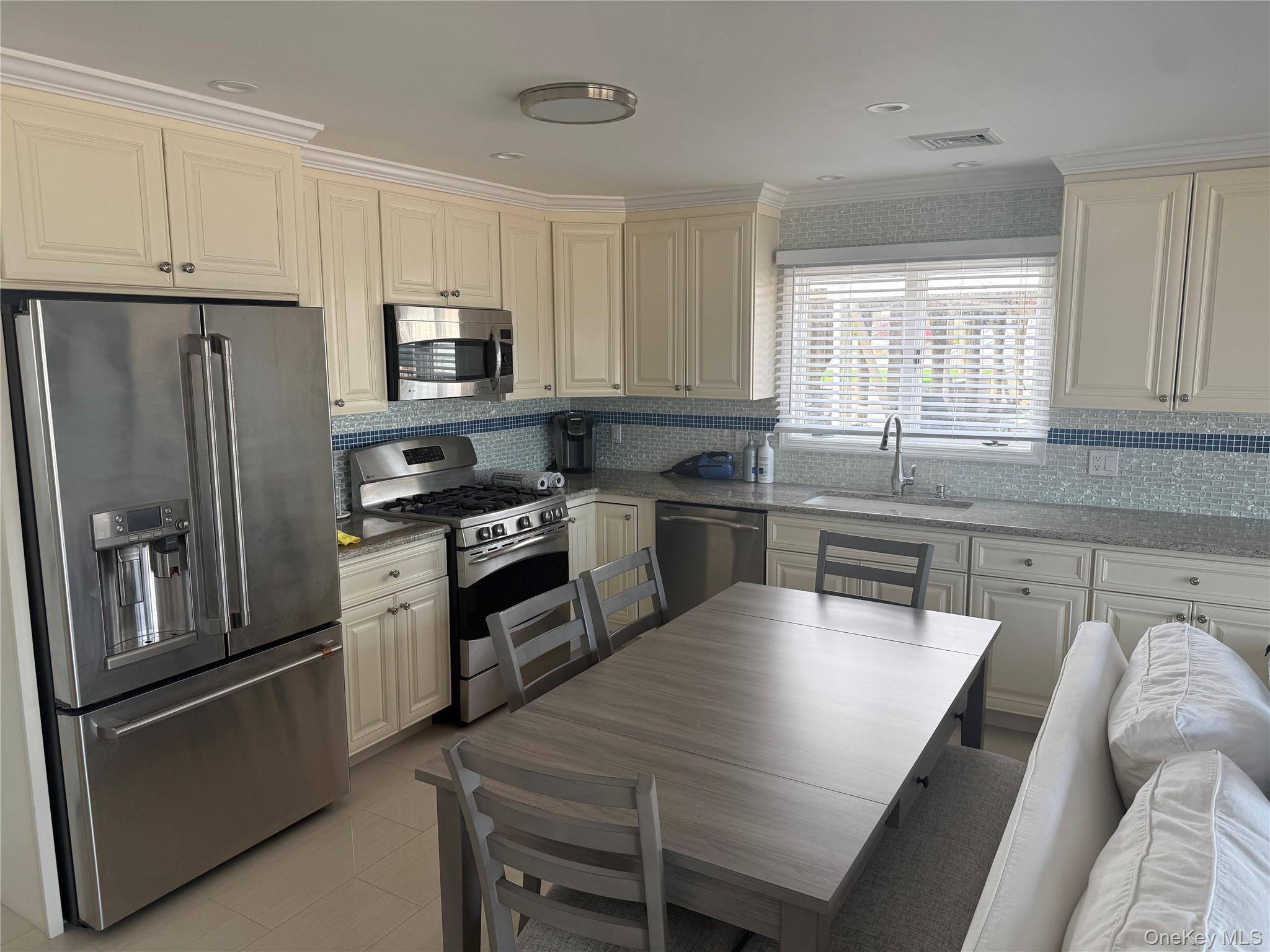 27 Shinnecock Road Property Photo 11