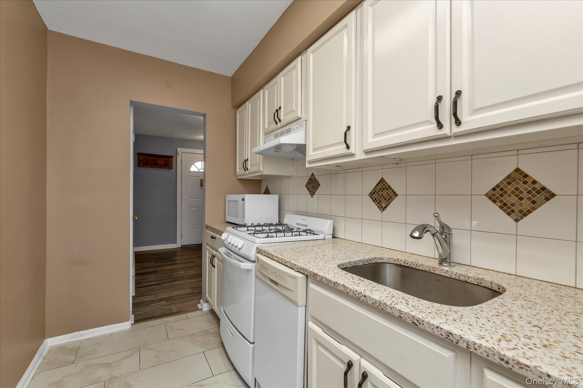 494 S Ocean Avenue 1m Property Photo 10