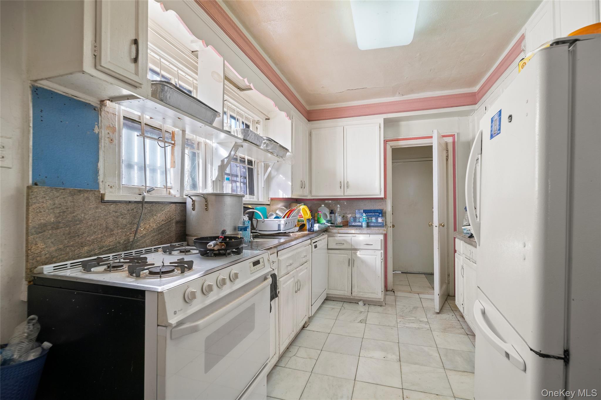 871 Linden Boulevard Property Photo 8