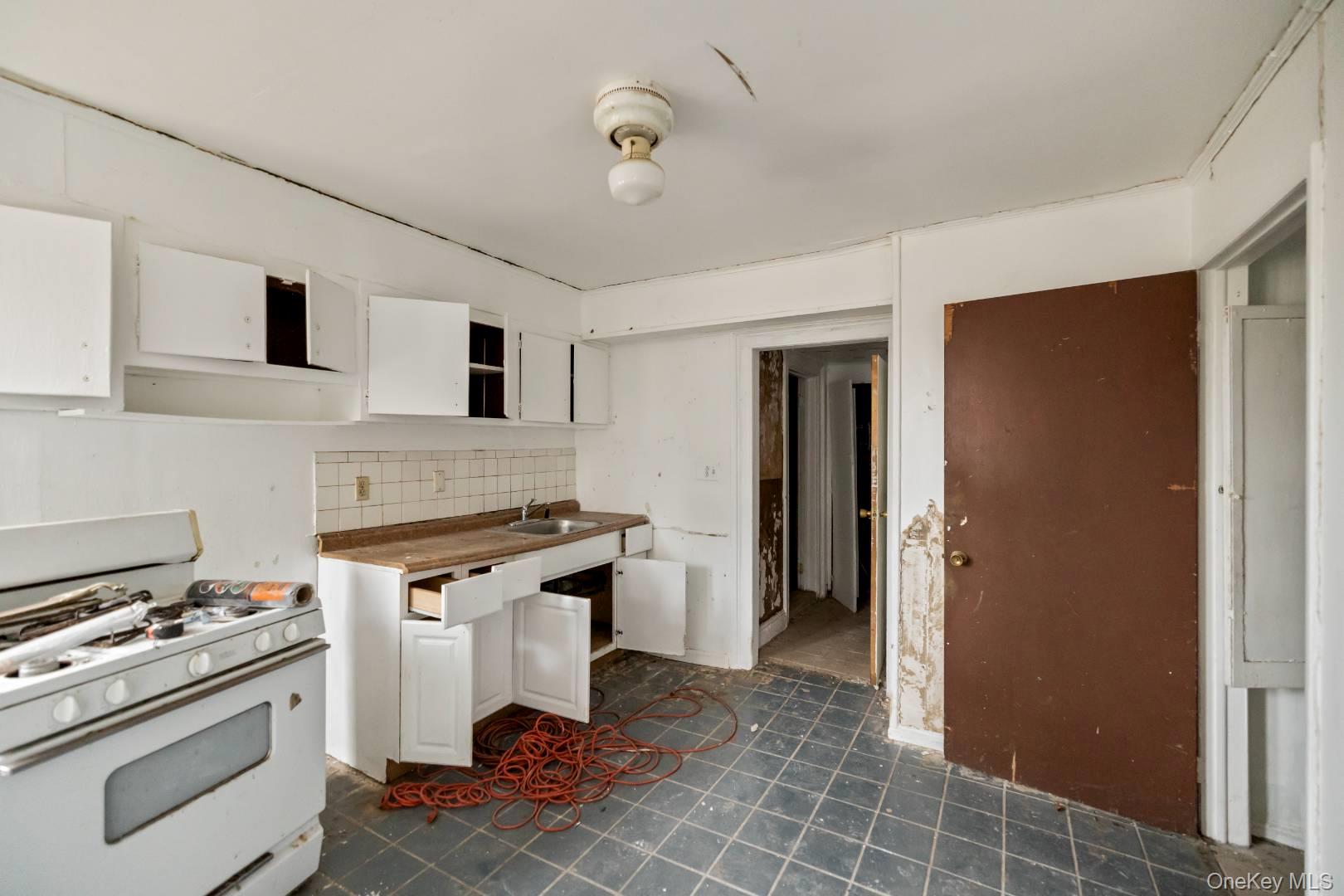 64 White Avenue Property Photo 21