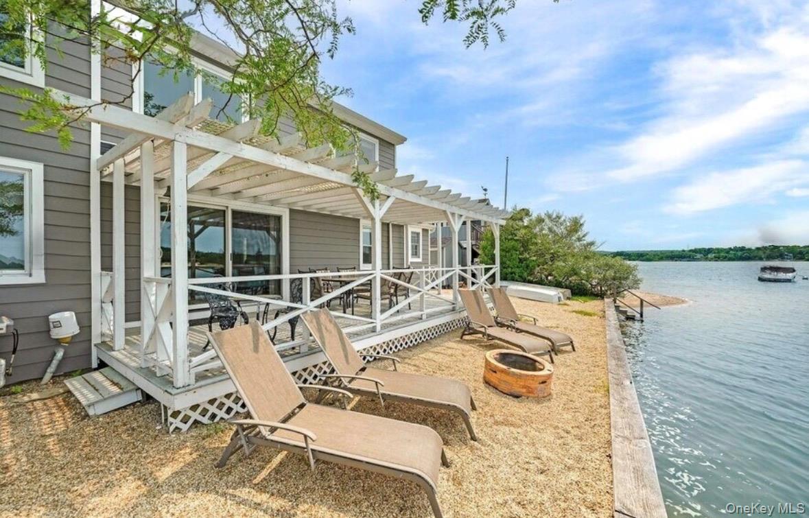 286 Towd Point Road Property Photo 4