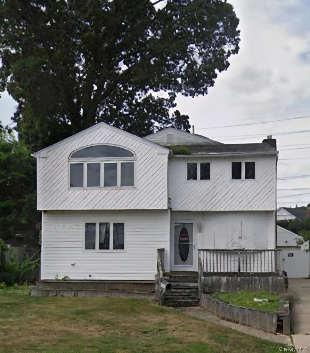 2434 Martin Avenue Property Photo 1