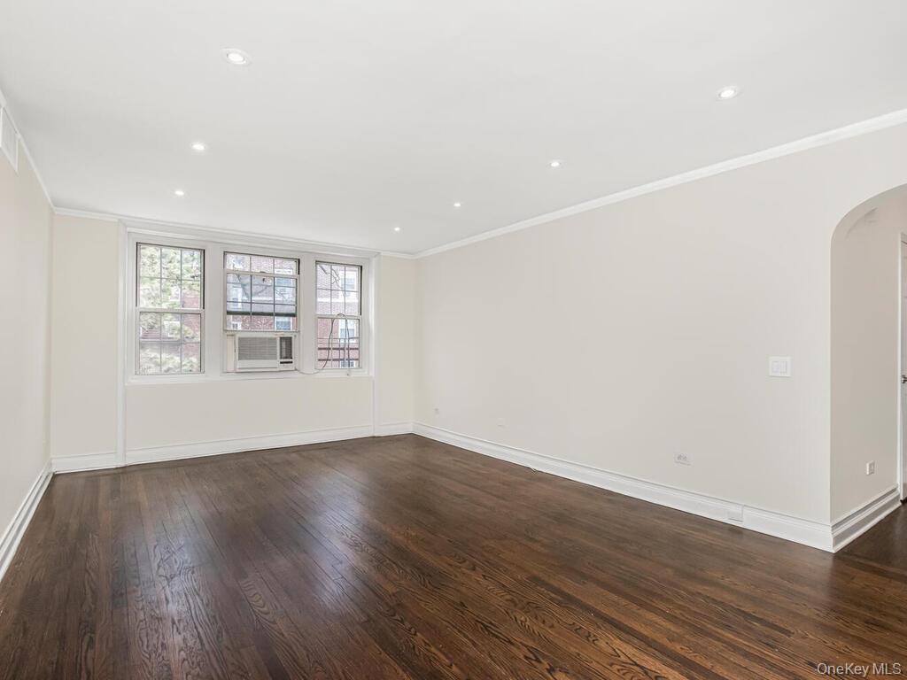 1332 Midland Avenue 3f Property Photo 5