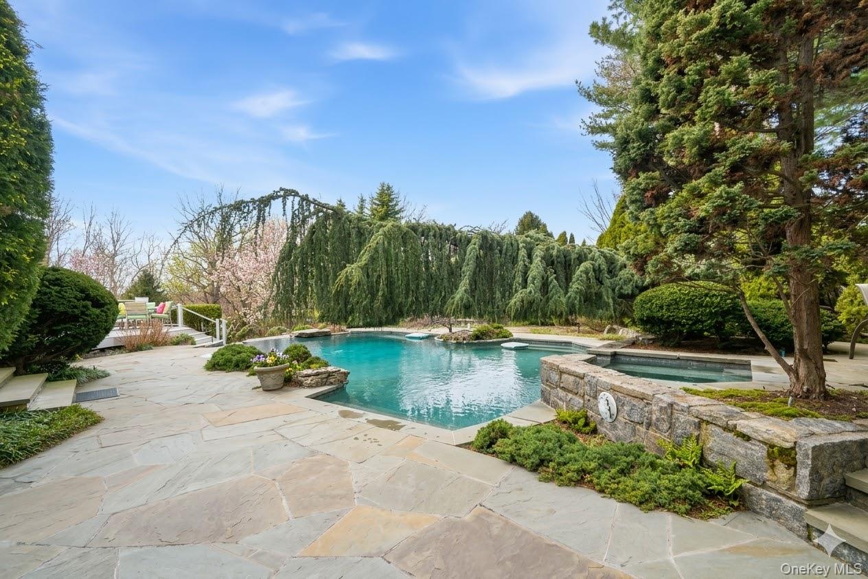19 Cobblestone Court Property Photo 8