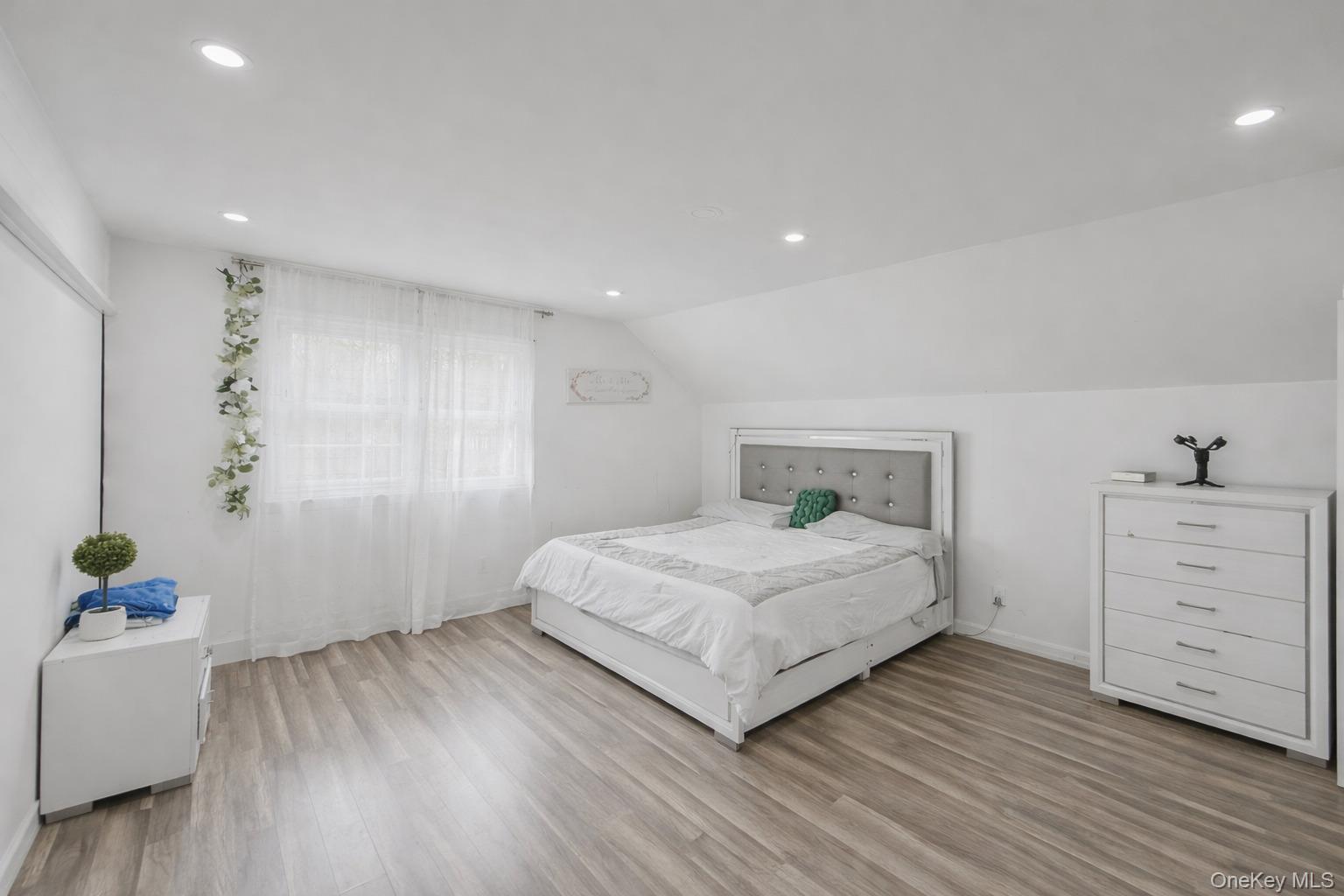 4 Manor Hills Drive Property Photo 6