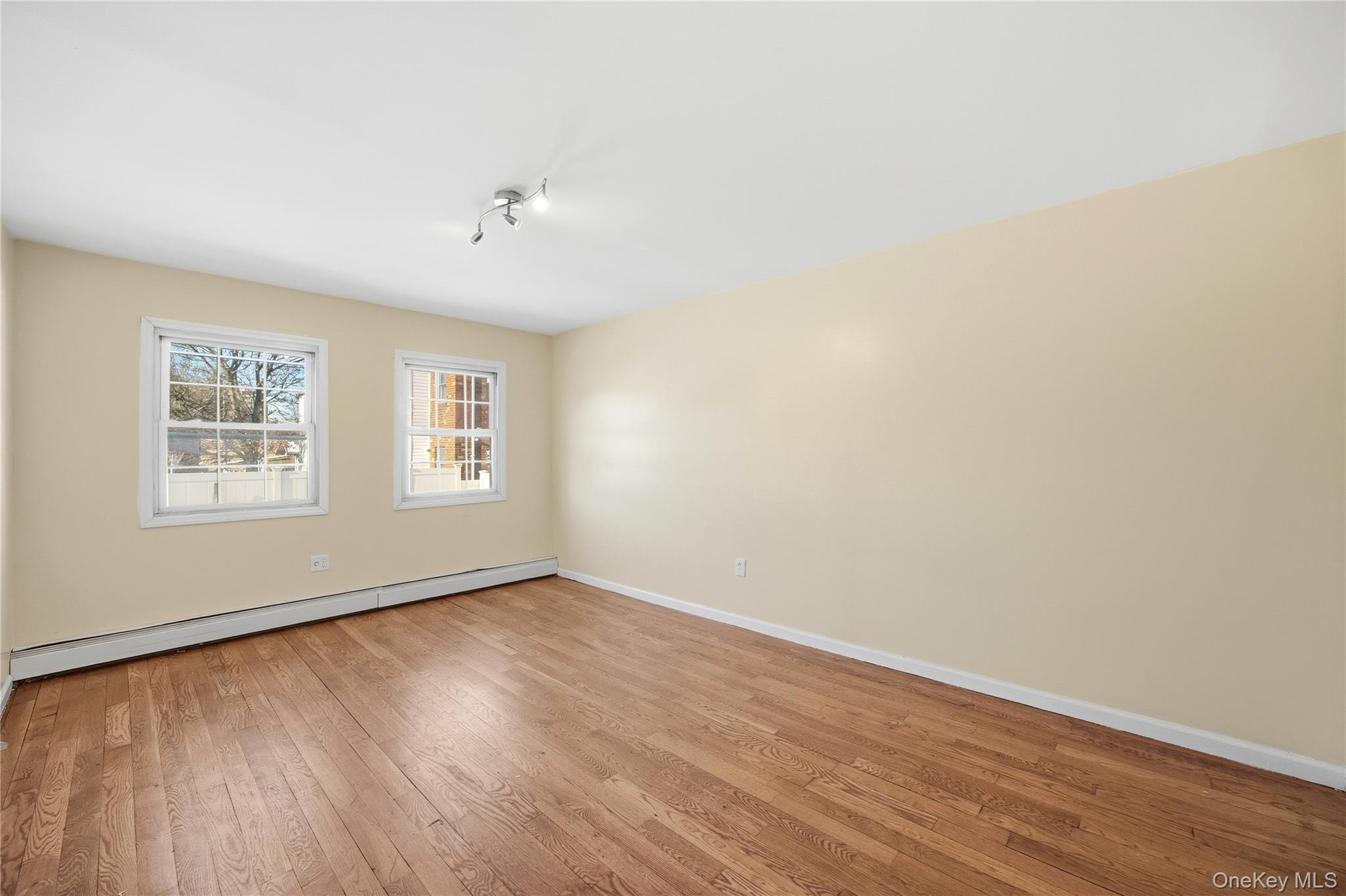 13410 Farmers Boulevard Property Photo 5