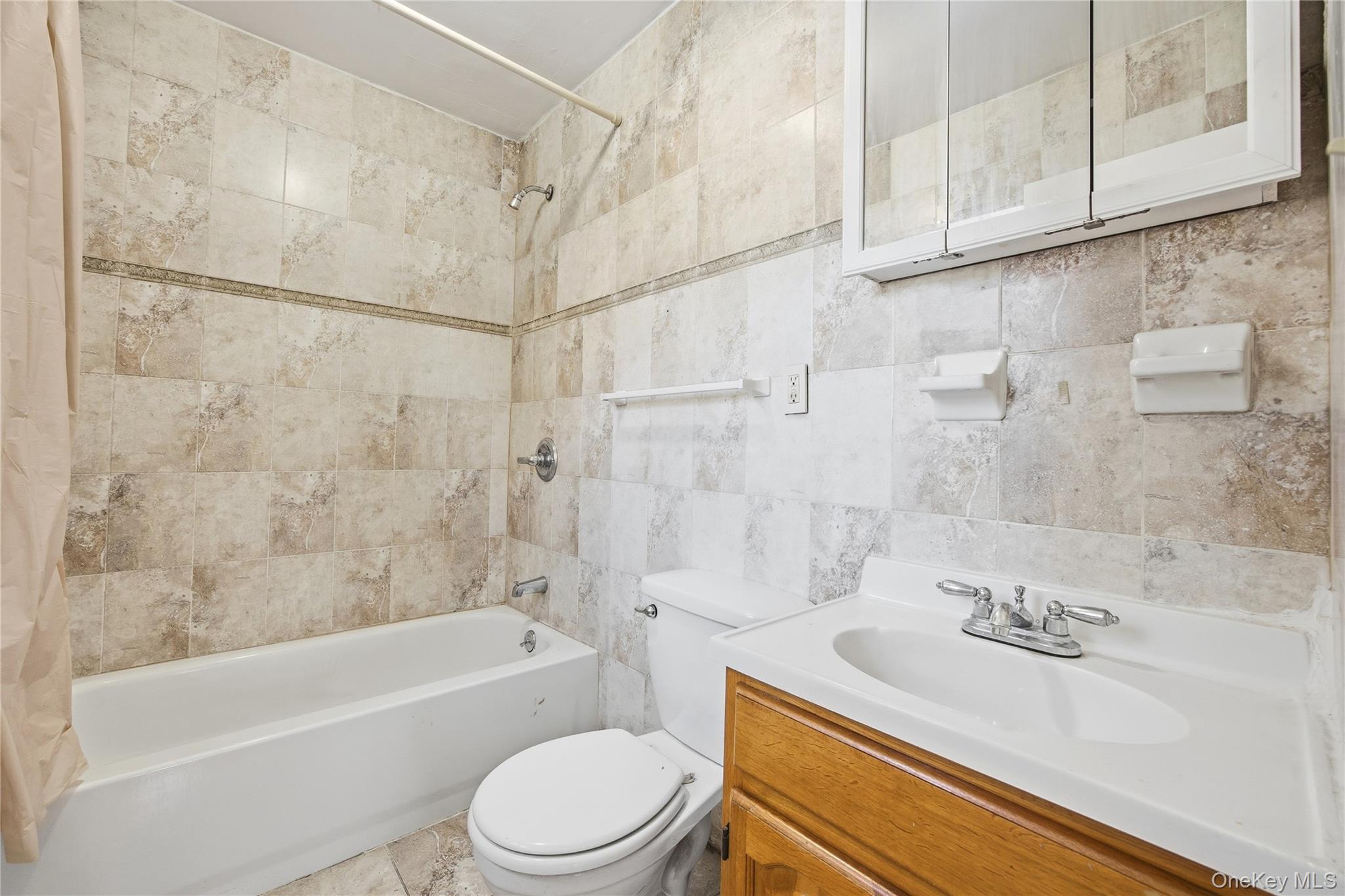 13410 Farmers Boulevard Property Photo 8