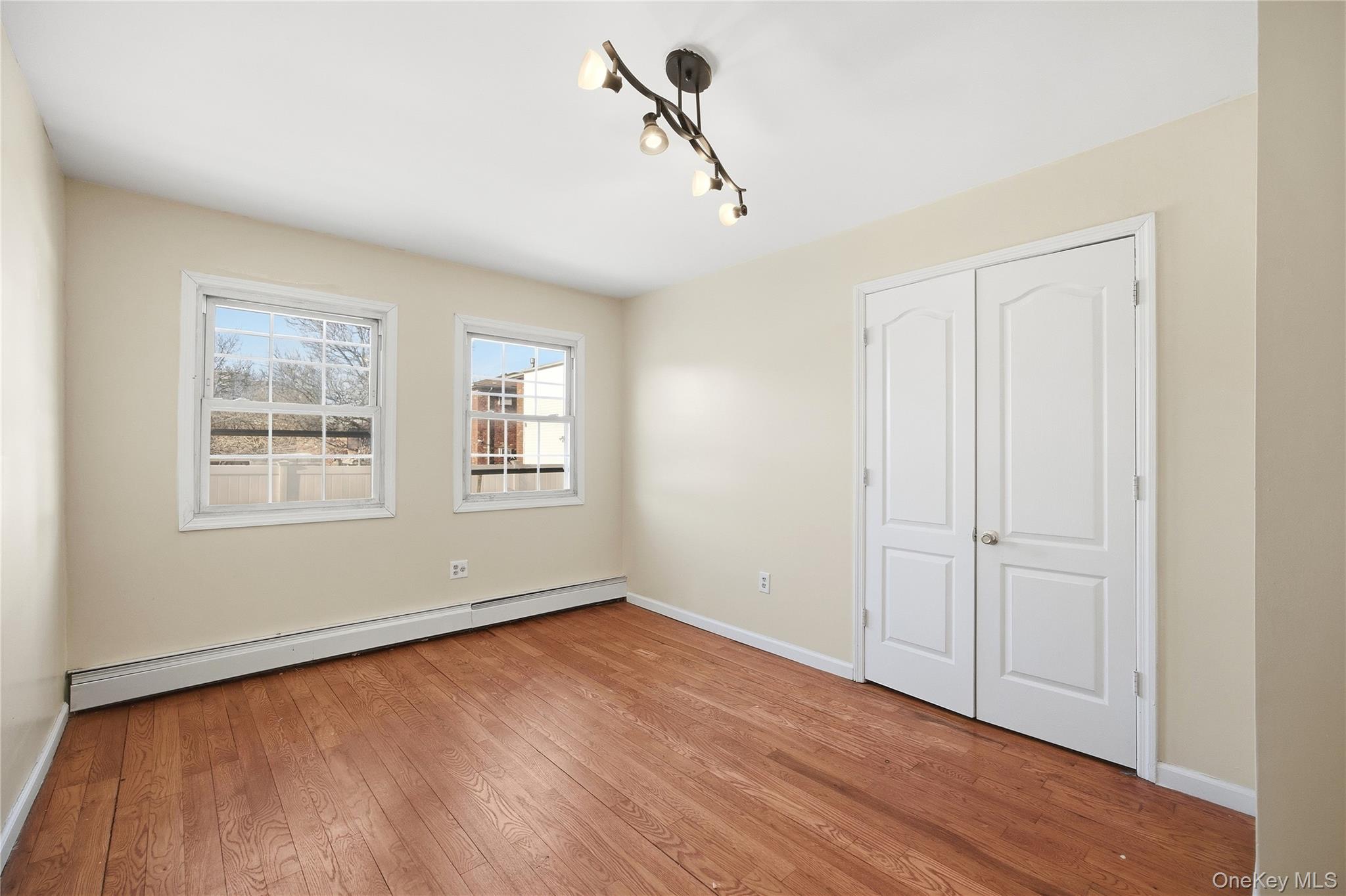 13410 Farmers Boulevard Property Photo 9