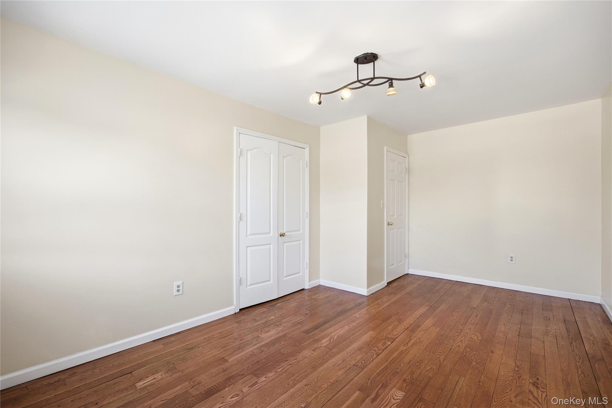 13410 Farmers Boulevard Property Photo 10