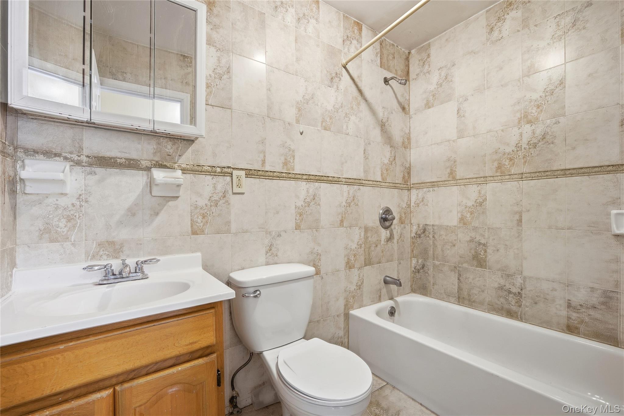 13410 Farmers Boulevard Property Photo 11