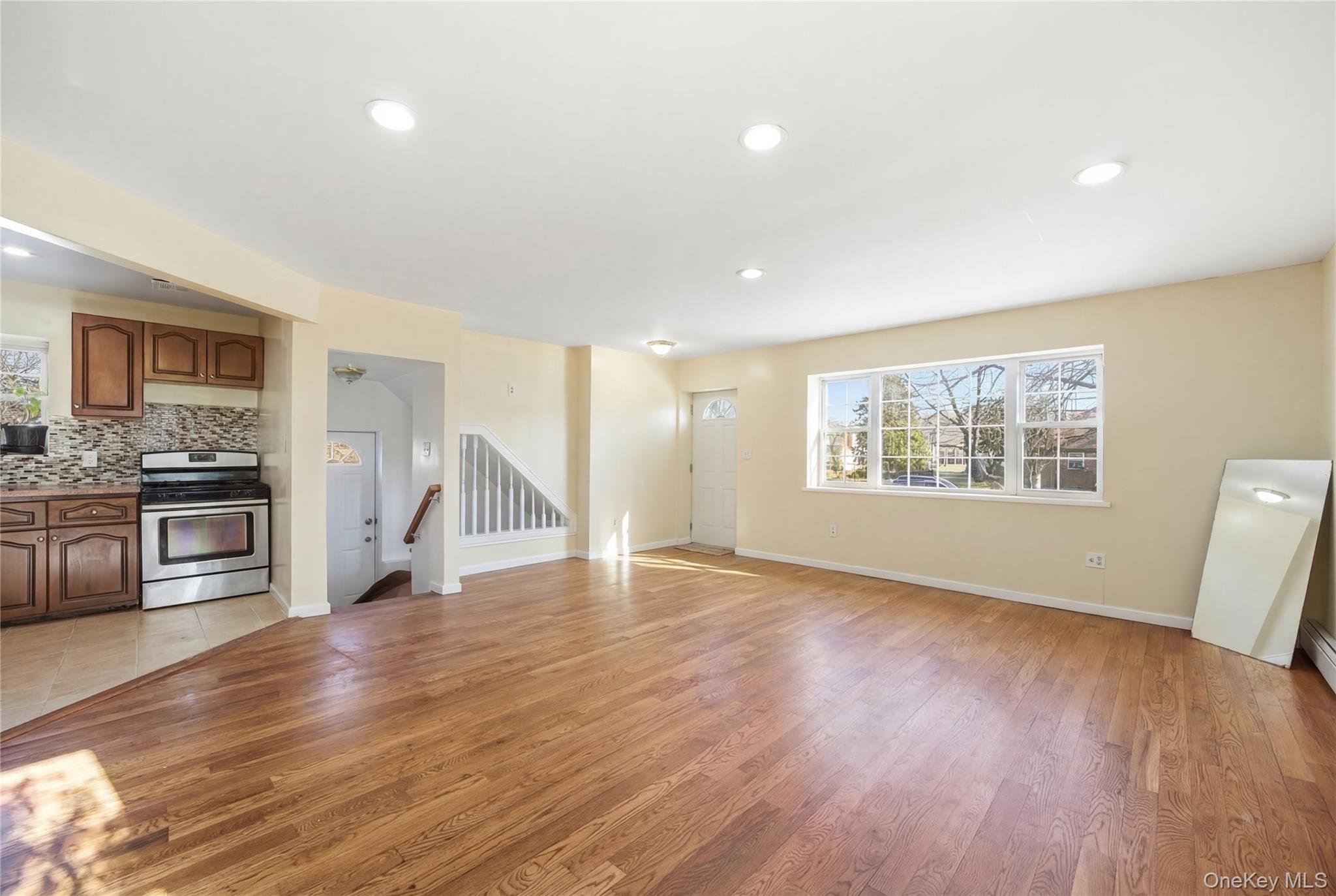 13410 Farmers Boulevard Property Photo 16