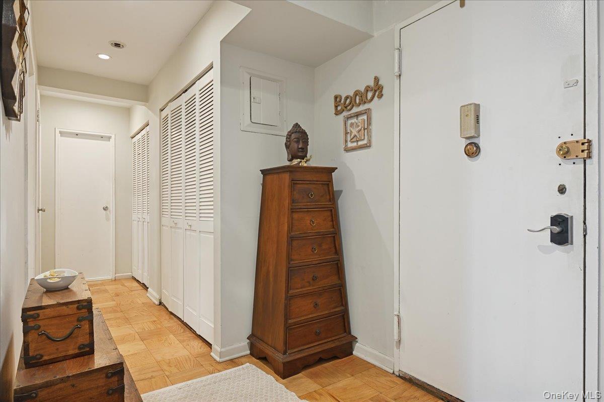 700 Shore Road 4o Property Photo 4