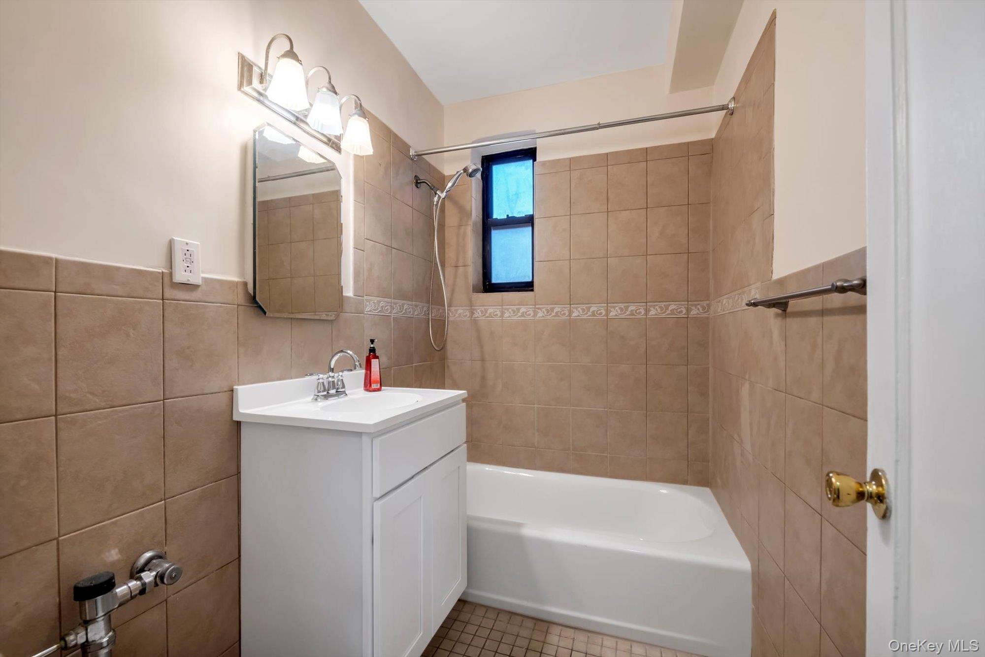 71-11 Yellowstone Boulevard 4a Property Photo 7