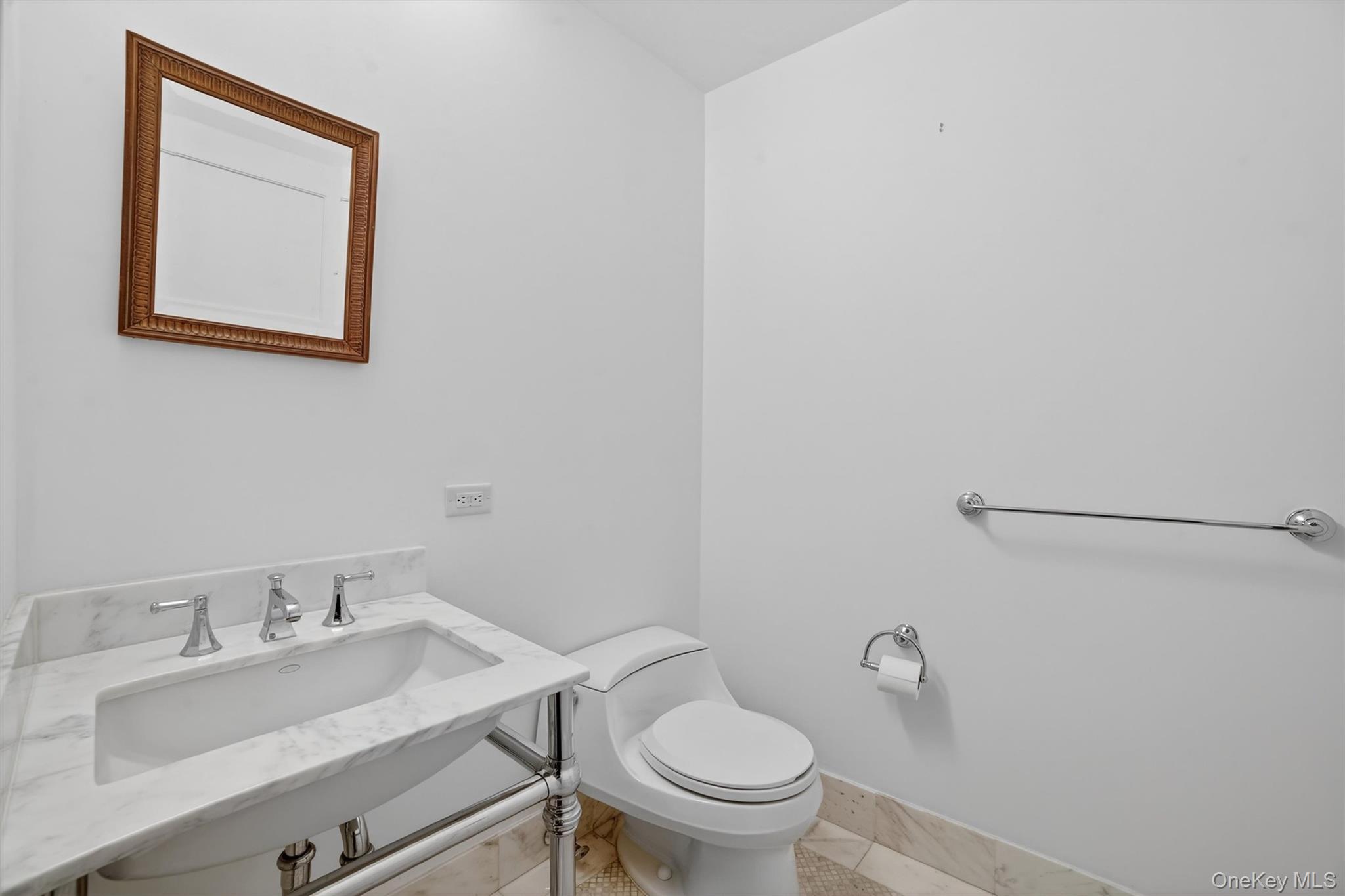 5 Renaissance Square 10g Property Photo 16