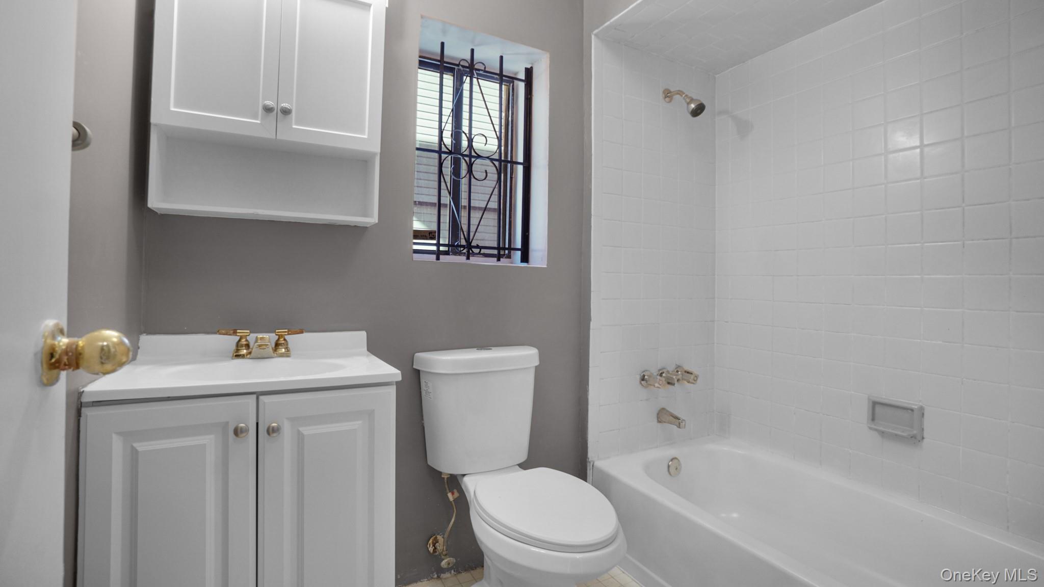 1364 E 92nd Street 101 Property Photo 18