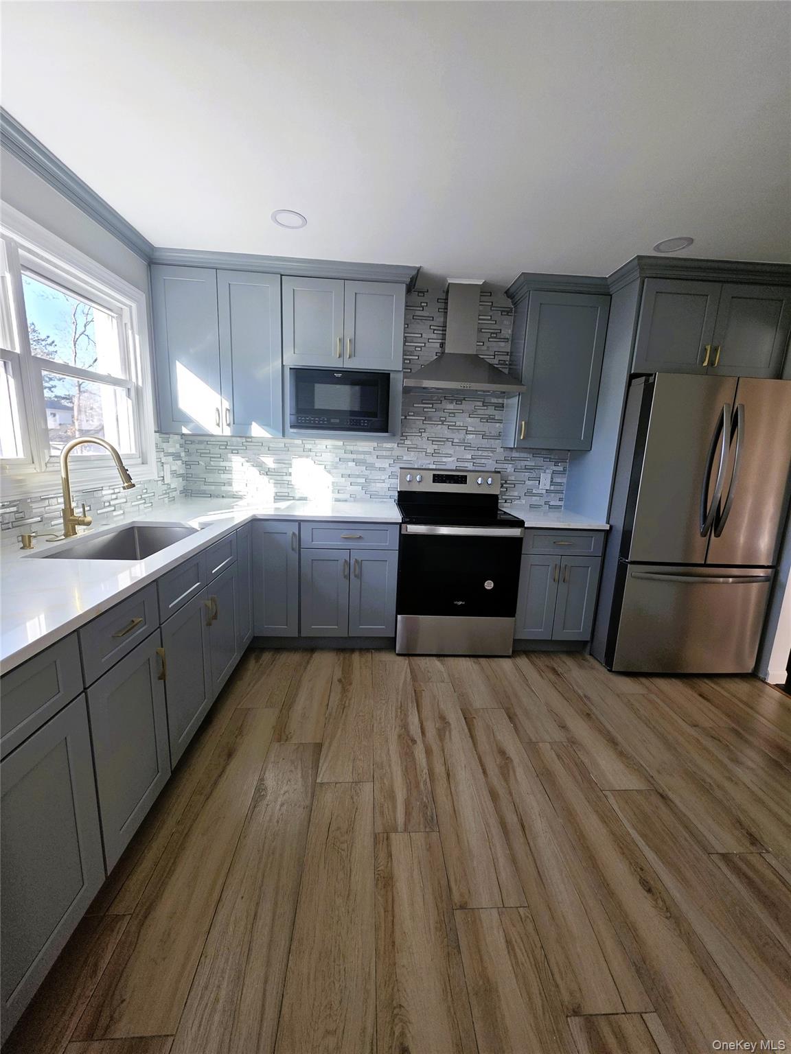 1334 Connetquot Avenue Property Photo 7