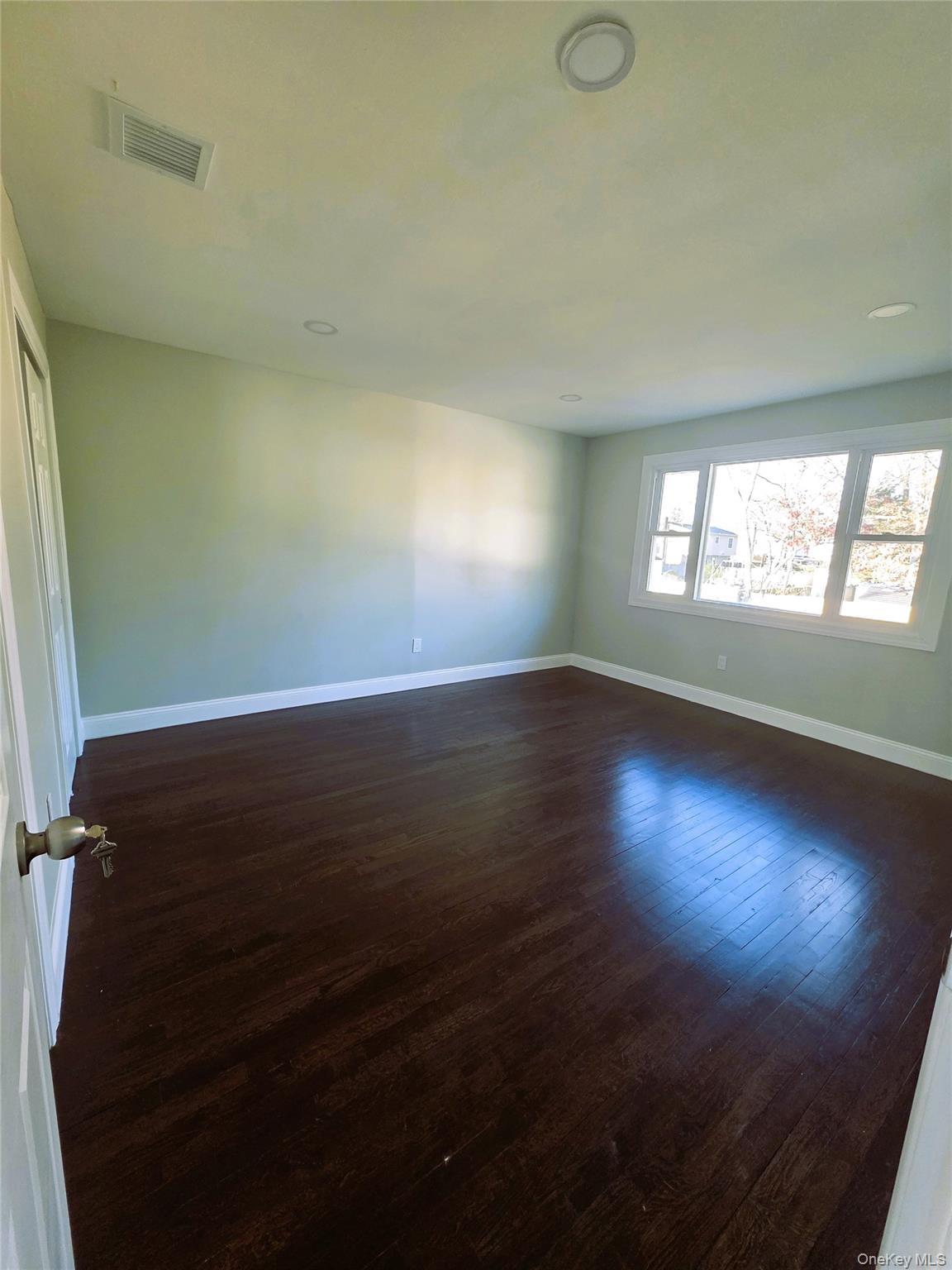 1334 Connetquot Avenue Property Photo 9