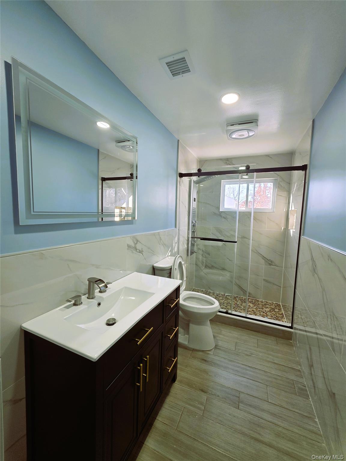 1334 Connetquot Avenue Property Photo 11