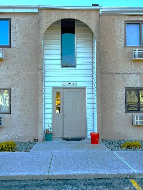 4 Scarborough Lane B Property Photo 1