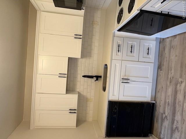 4 Scarborough Lane B Property Photo 2