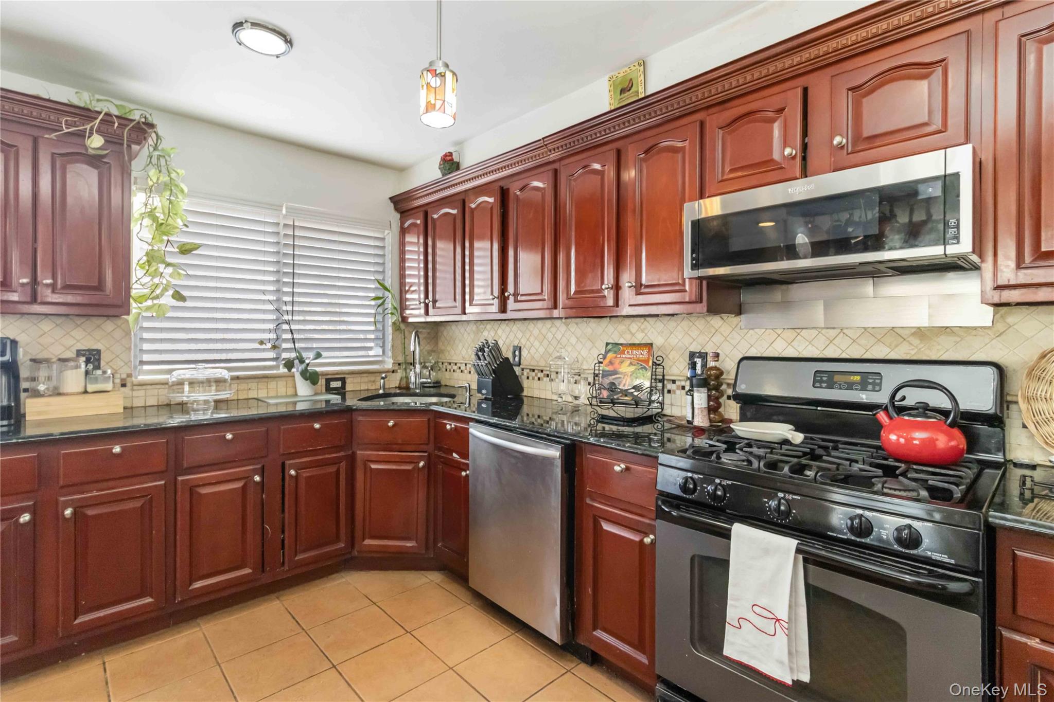 25 South Street Property Photo 14