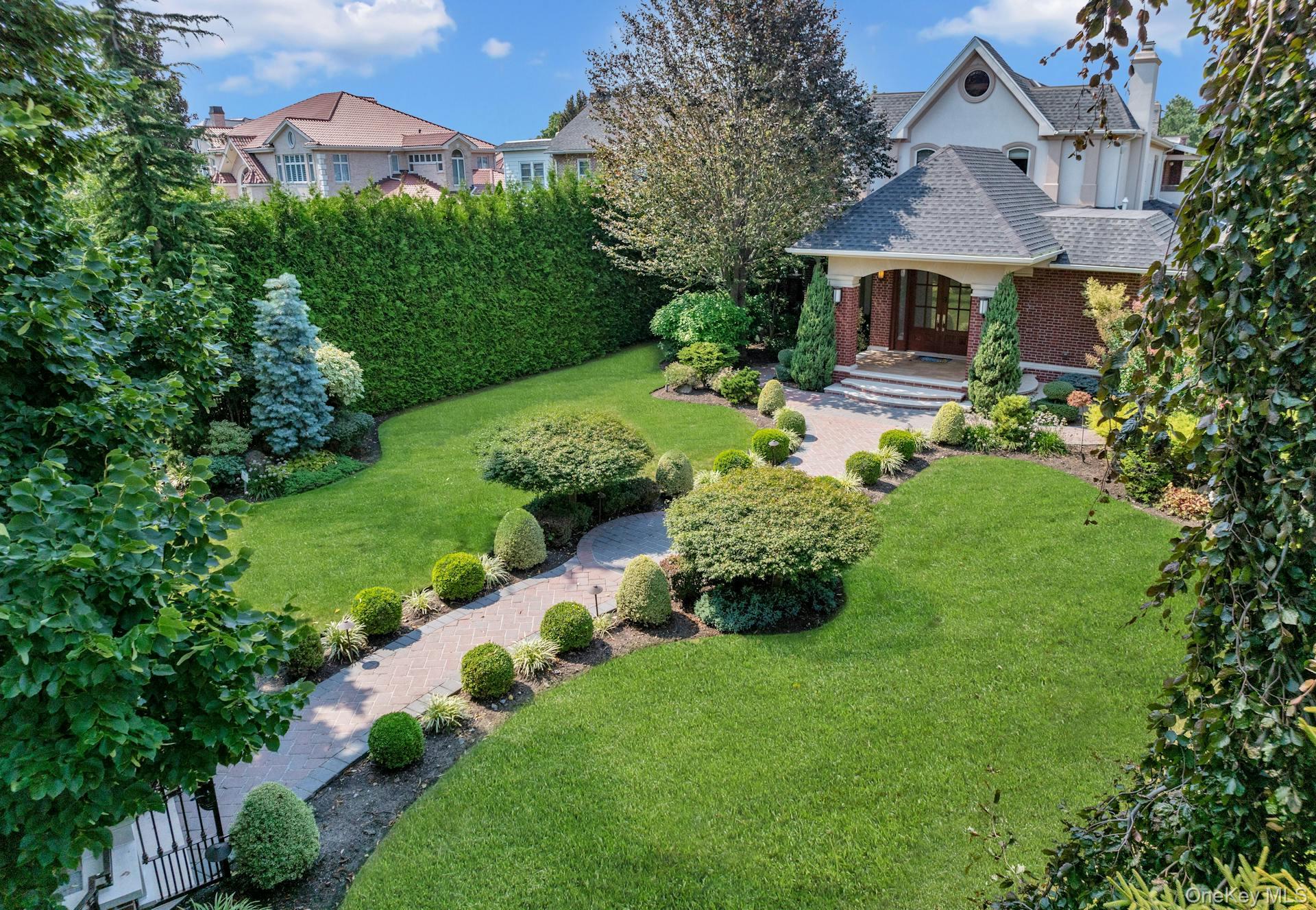 5 Boulevard Property Photo 1