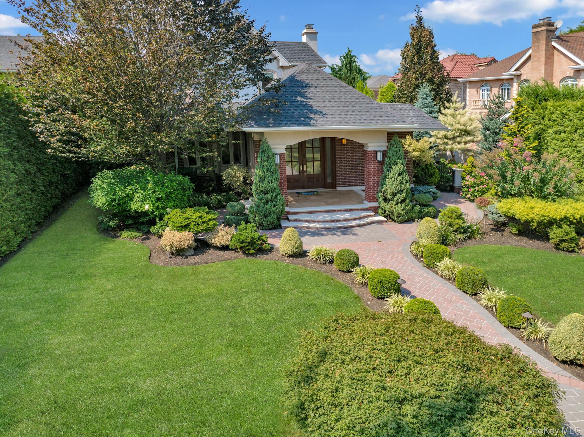 5 Boulevard Property Photo 2