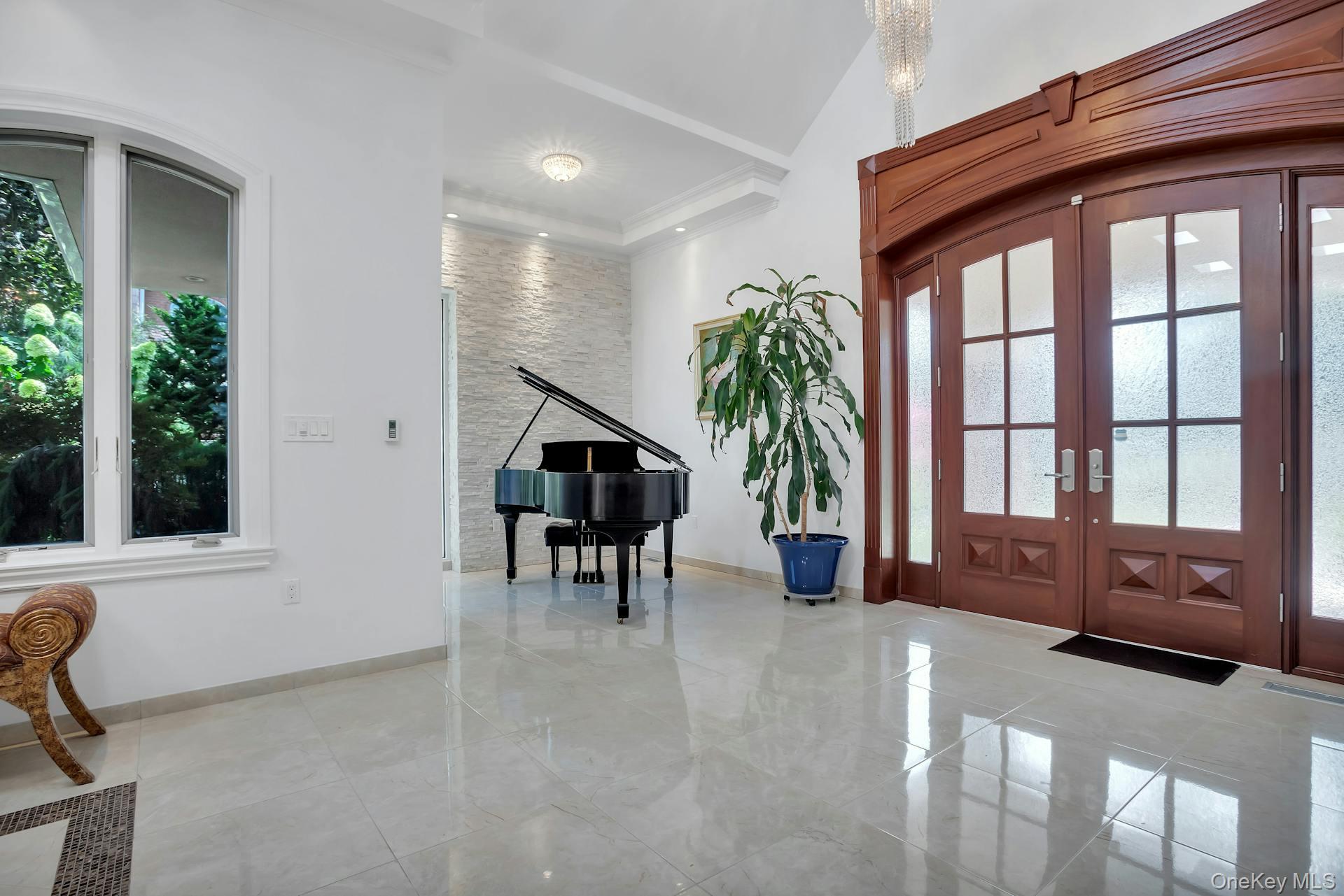 5 Boulevard Property Photo 3