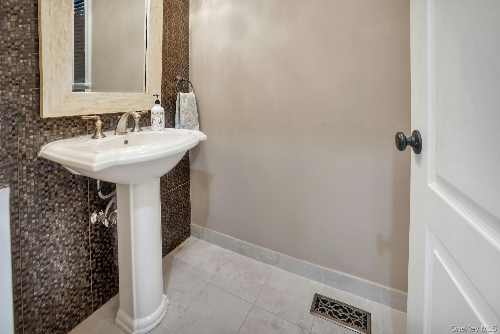 5 Boulevard Property Photo 10