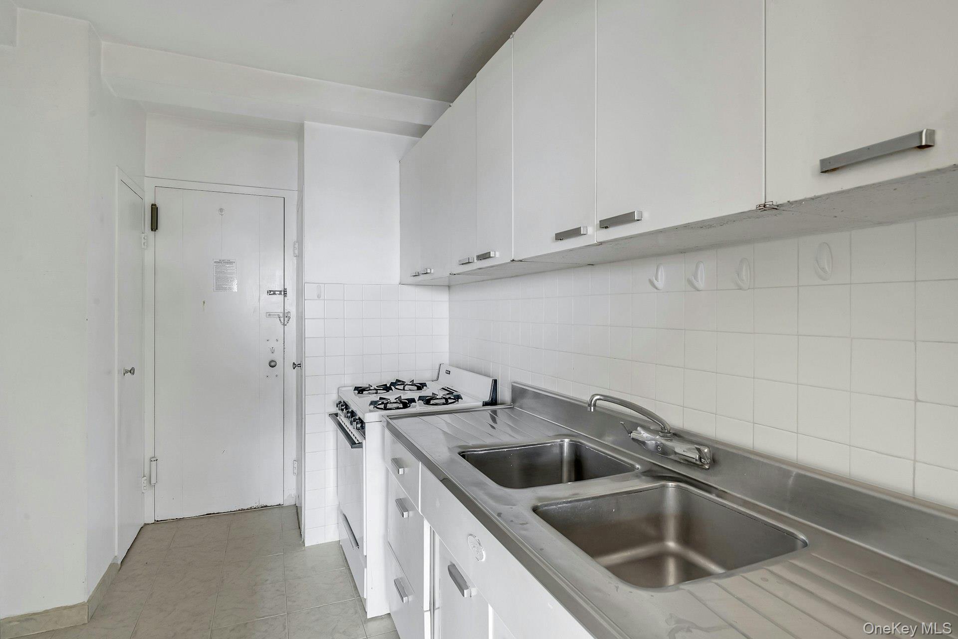 1 Fordham Hill Oval 12c Property Photo 6