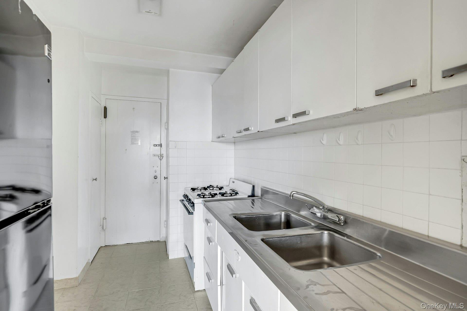 1 Fordham Hill Oval 12c Property Photo 7