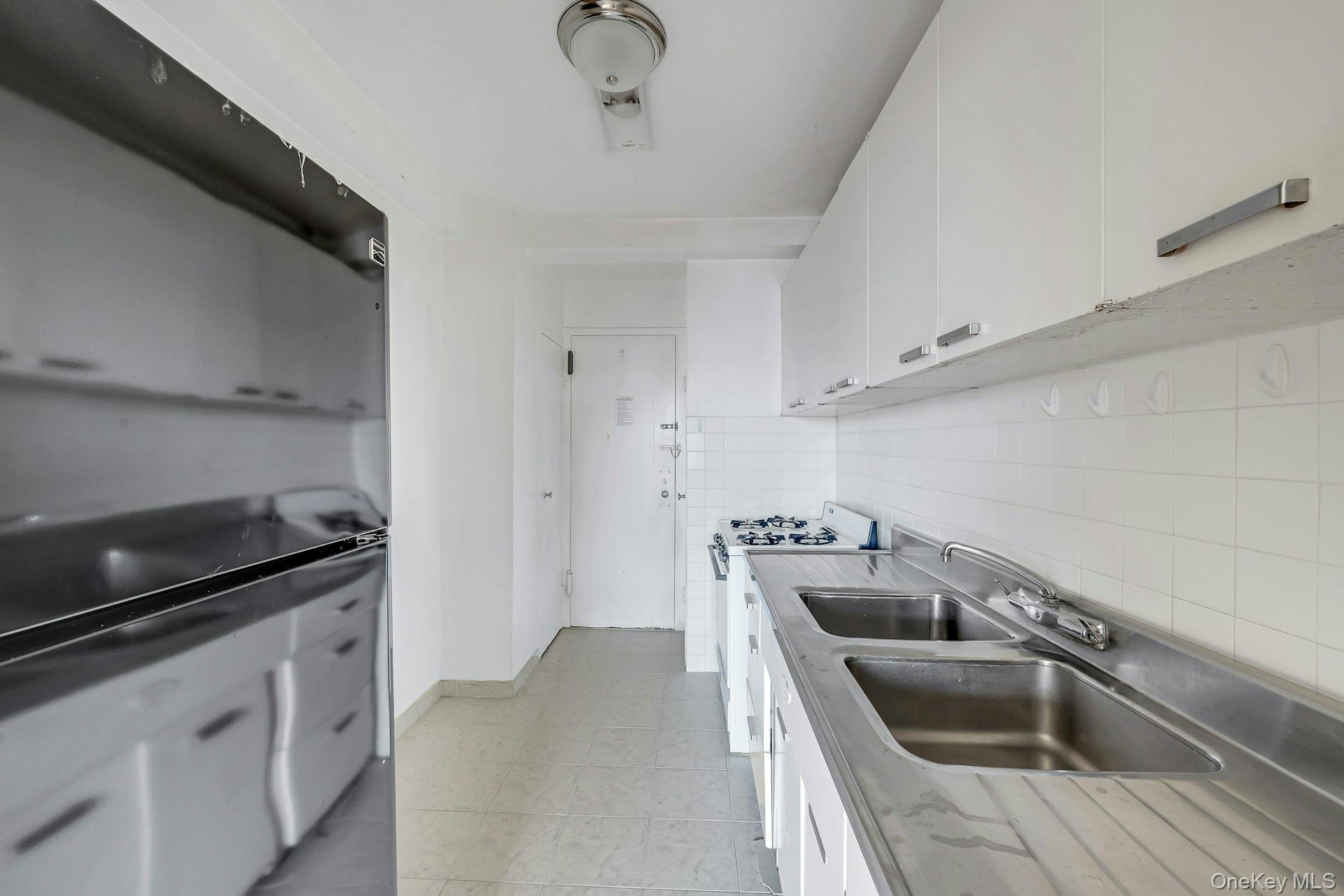 1 Fordham Hill Oval 12c Property Photo 8