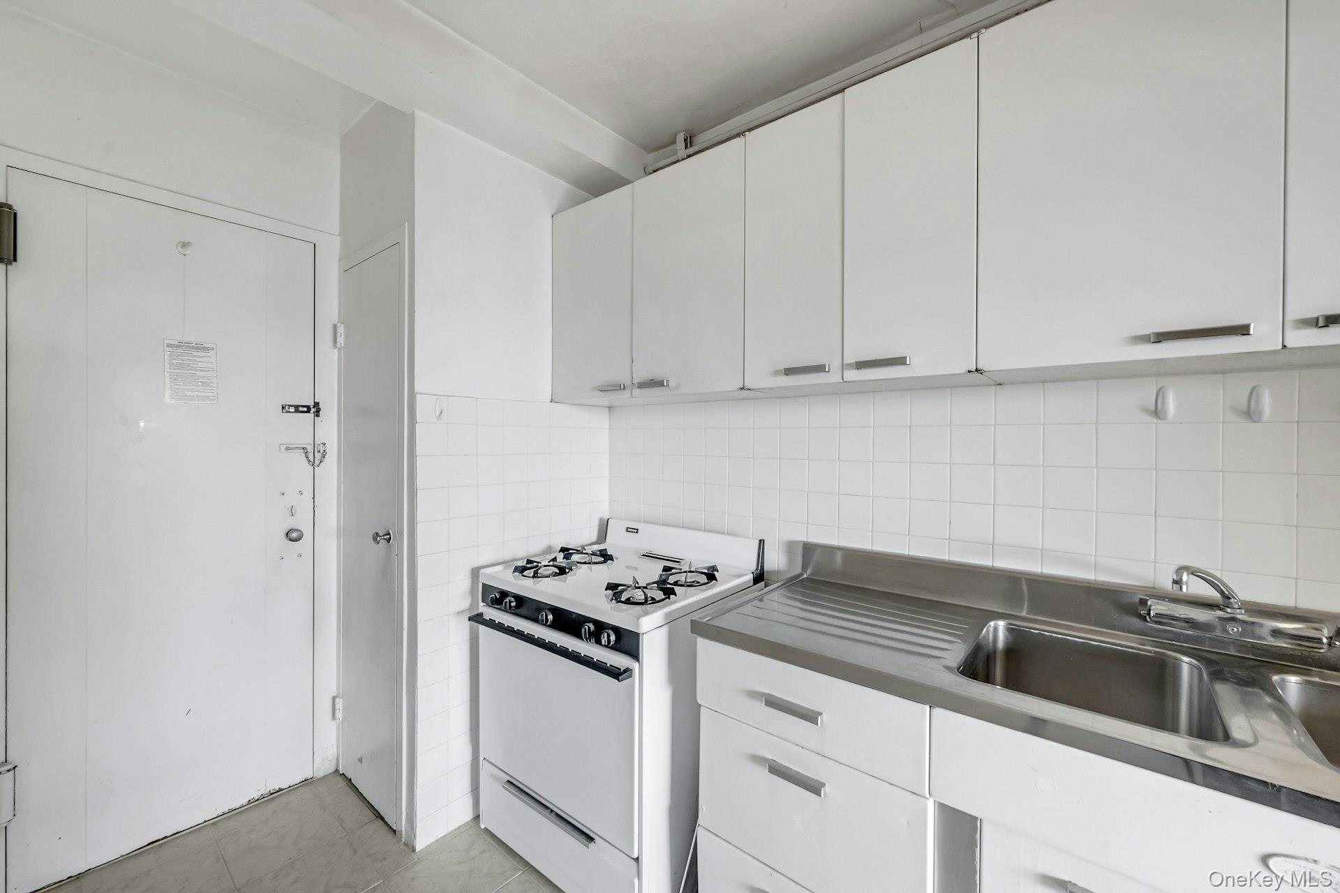1 Fordham Hill Oval 12c Property Photo 9