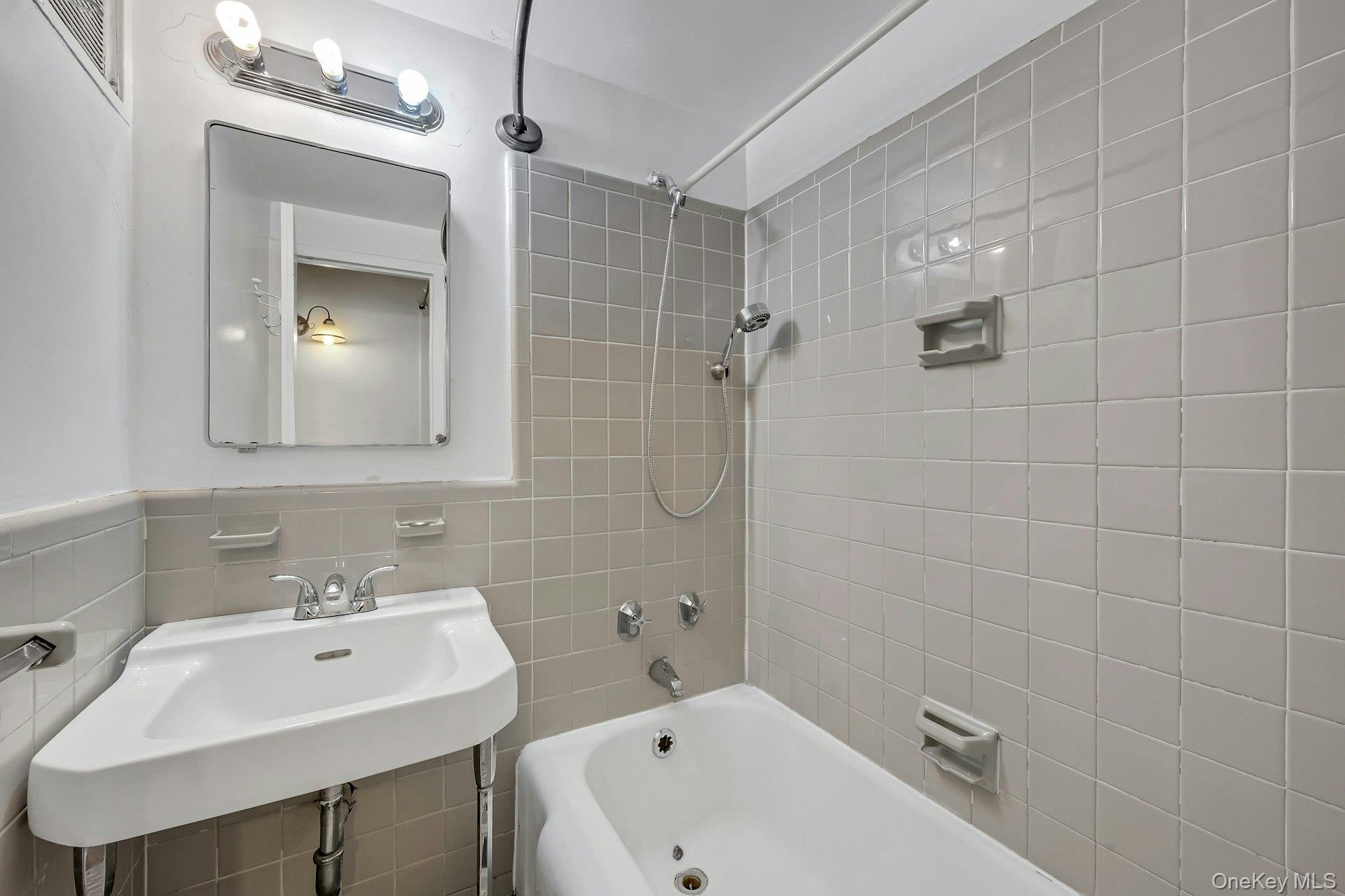 1 Fordham Hill Oval 12c Property Photo 17