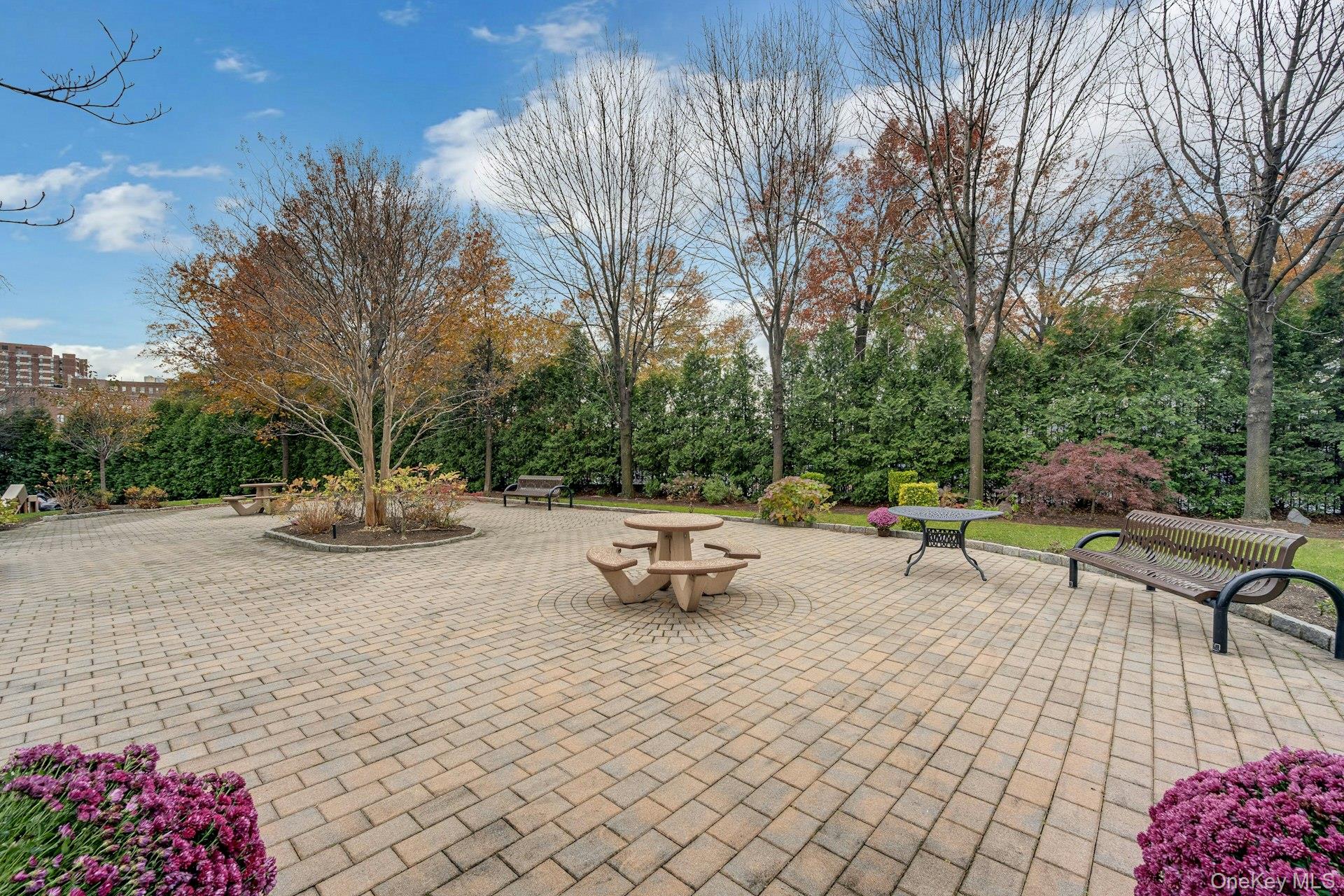 1 Fordham Hill Oval 12c Property Photo 28