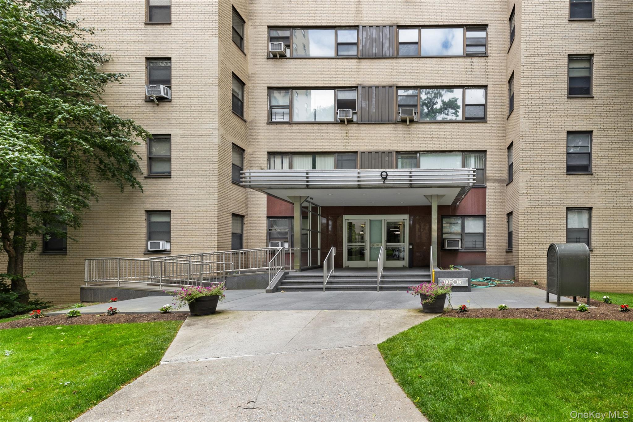 1 Fordham Hill Oval 12c Property Photo 36