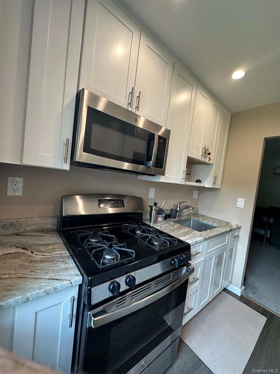 5 Oakdale Manor B14 Property Photo 1