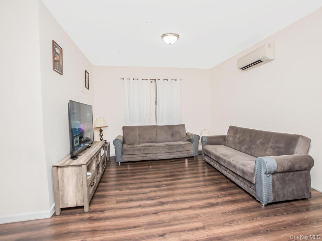 1406 White Plains Road Property Photo 10