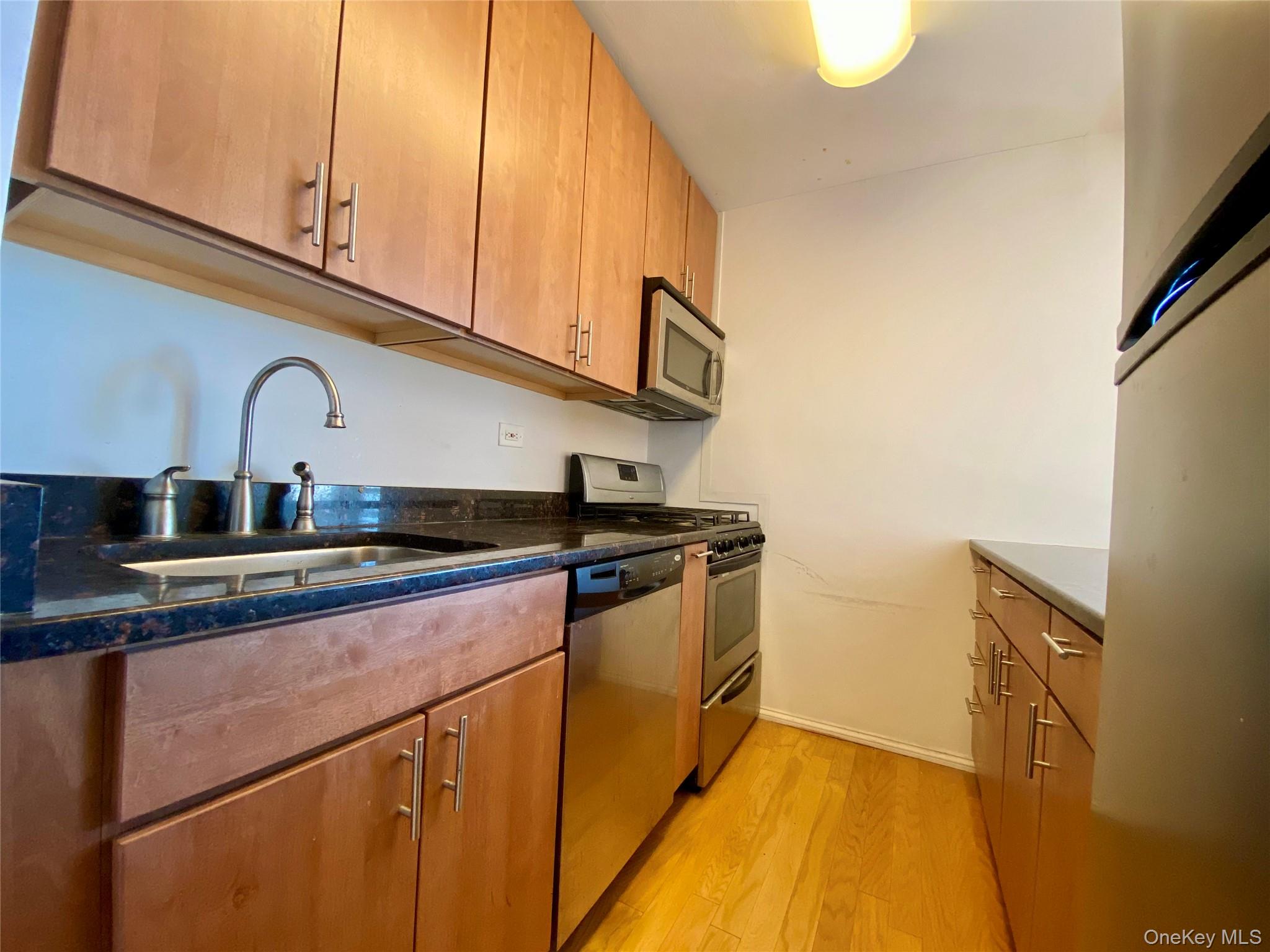 200 Cozine Avenue 9k Property Photo 9