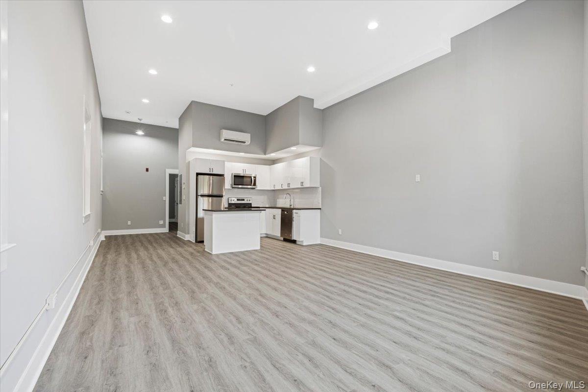 47 Beekman Avenue 32 Property Photo 4